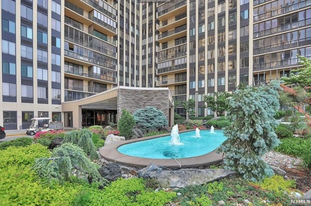 200 Winston Dr Apt 2221, Cliffside Park, NJ 07010