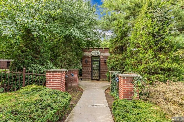 100 E Palisade Ave #c2, Englewood, NJ 07631