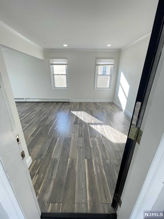 575 Oregon Ave, Cliffside Park, NJ 07010