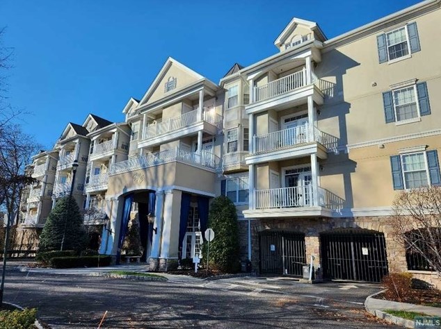 175 Rochelle Ave #219, Rochelle Park, NJ 07662