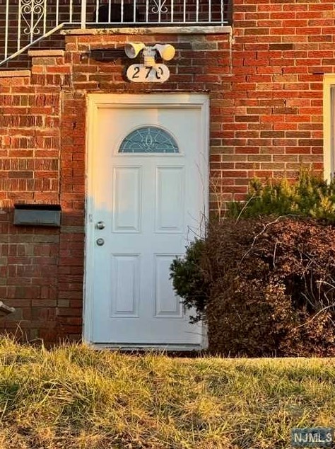 270 10th St, Palisades Park, NJ 07650
