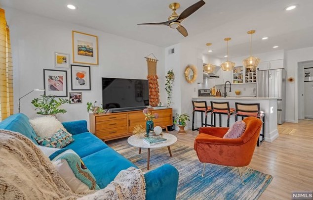 3104 Summit Ave, Union City, NJ 07087