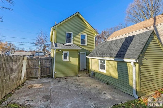 494 Burnside St, Orange NJ 07050-4203 exterior