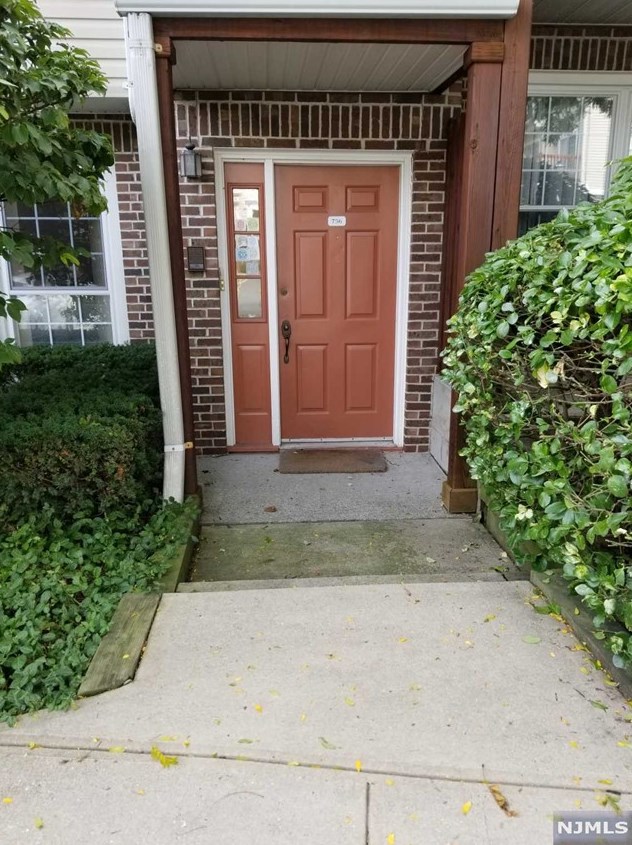 756 Charles Ct, West Fort Lee, NJ 07024