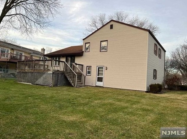 74 Juniper Ln, Paramus, NJ 07652