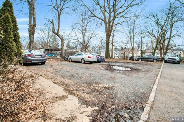 232 E 1st Ave #1, Roselle, NJ 07203