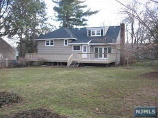15 Greentree Ter, Tenafly NJ  07670-2405 exterior