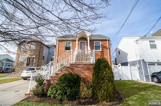 249 Peabody Ave, Lyndhurst, NJ 07071-1715