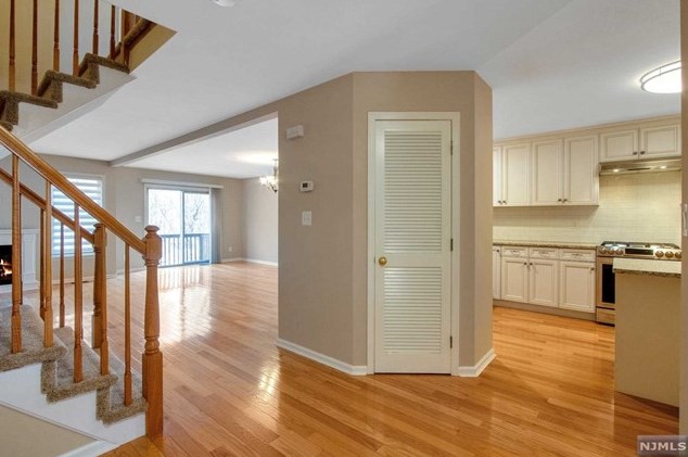 34 Foxwood Square, Westwood, NJ 07675