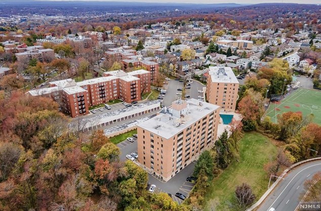 2348 Linwood Ave, West Fort Lee NJ 07024-3869 exterior