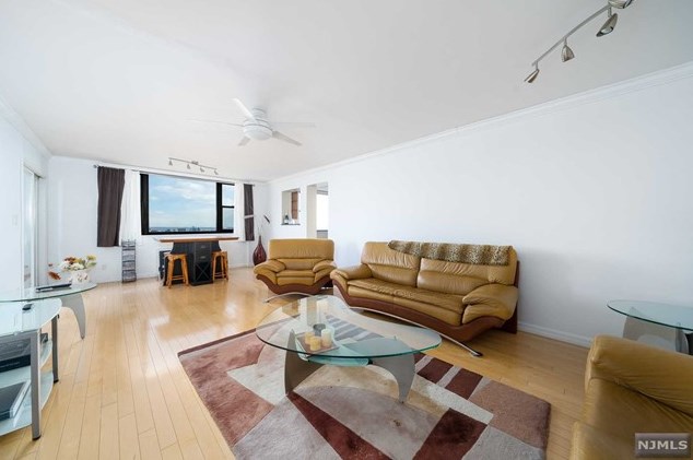 250 Gorge Rd #30l, Cliffside Park, NJ 07010