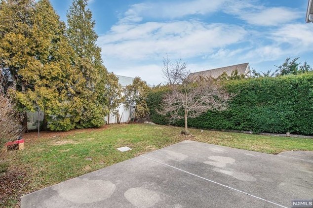 151 Franklin Ave, Saddle Brook NJ  07663-4700 exterior