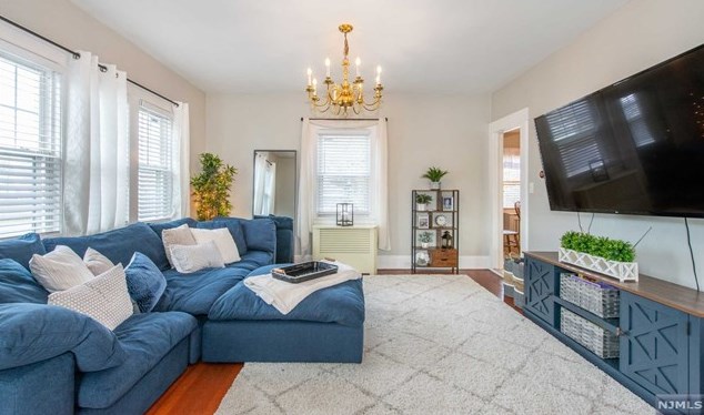 151 Franklin Ave, Saddle Brook NJ  07663-4700 exterior