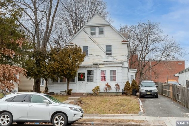 12 Orchard St, Hillsdale, NJ 07642