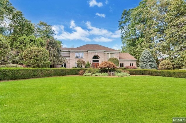26 Hampshire Rd, Mahwah, NJ 07430