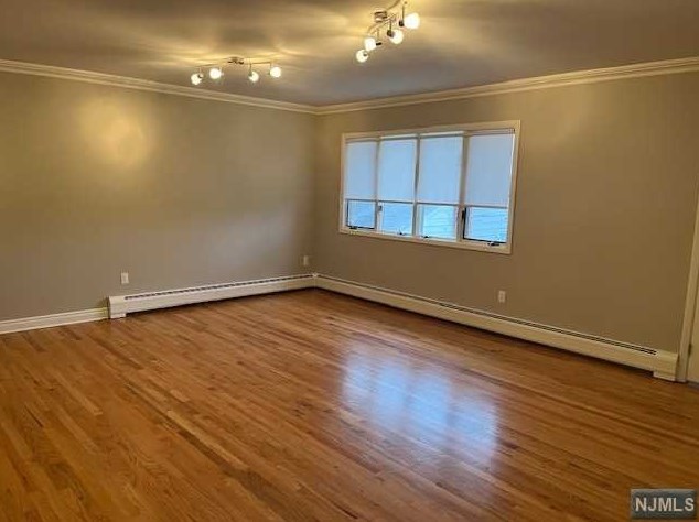 141 Franklin St, Elmwood Park, NJ 07407