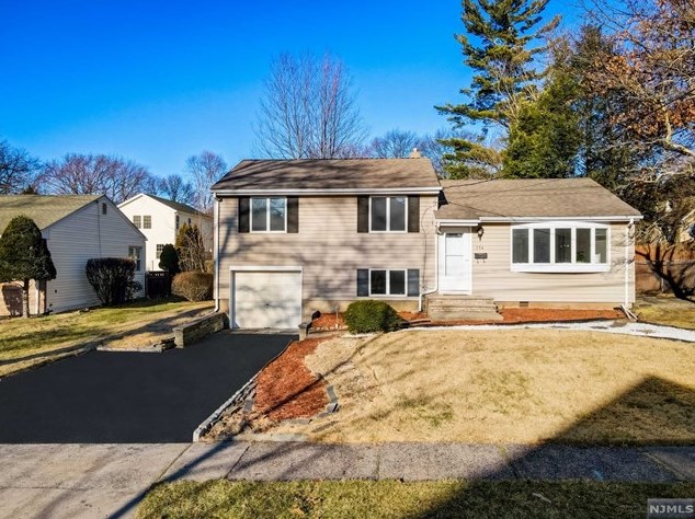 154 Jefferson Ave, River Edge, NJ 07661