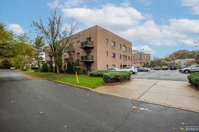 279 Clark St, Hackensack NJ  07601-1012 exterior