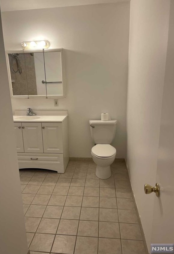 369 President St, Saddle Brook NJ  07663-6334 exterior