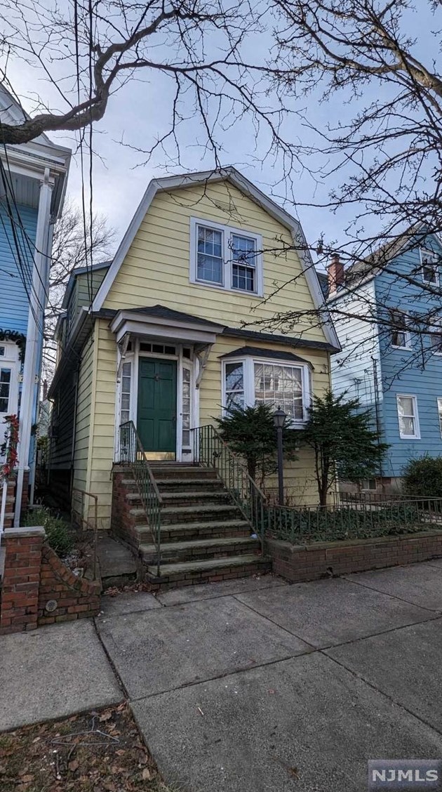 74 W 52nd St, Bayonne, NJ 07002