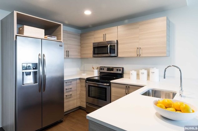 2030 Hudson St #711, West Fort Lee, NJ 07024