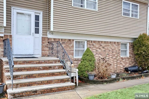 250 Howard St, Dumont, NJ 07628