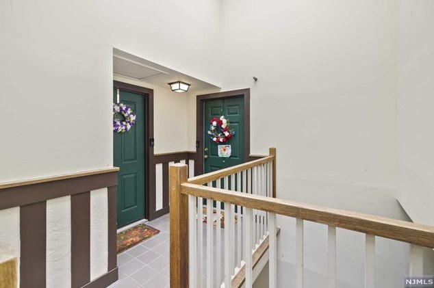 1212 Faulkner Ct, Mahwah, NJ 07430