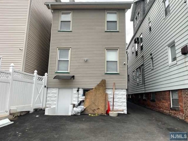 286 Devon St #1, Kearny, NJ 07032