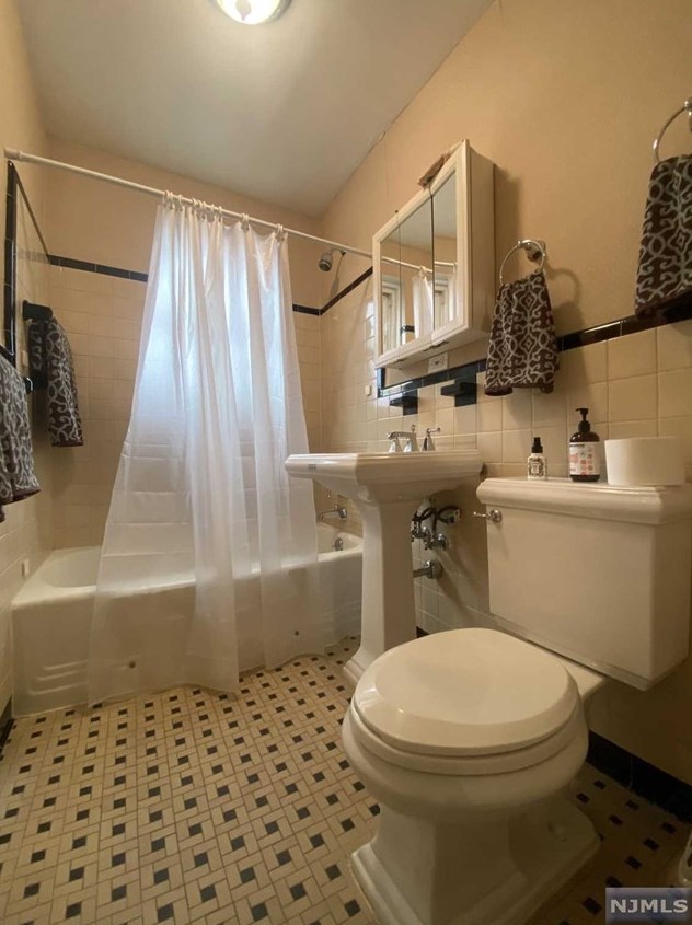 126 Hackett Pl, Rutherford NJ 07070-1655 exterior