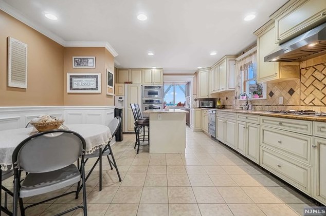 153 Eastern Way, Rutherford NJ  07070-2501 exterior