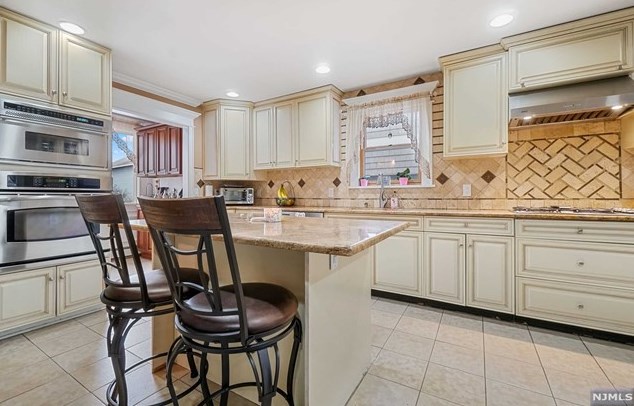 153 Eastern Way, Rutherford NJ  07070-2501 exterior