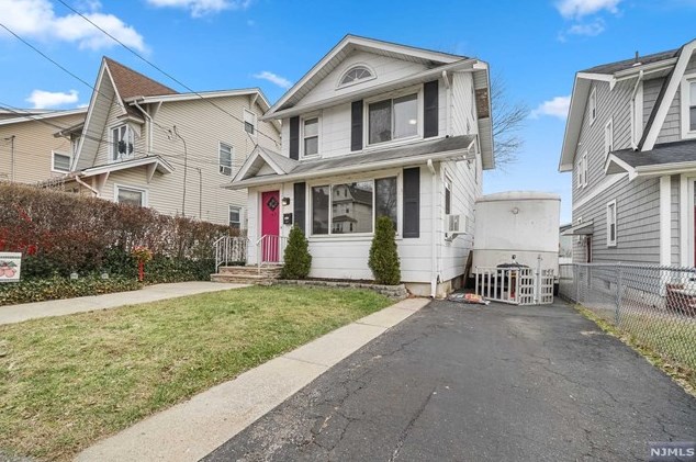 153 Eastern Way, Rutherford, NJ 07070