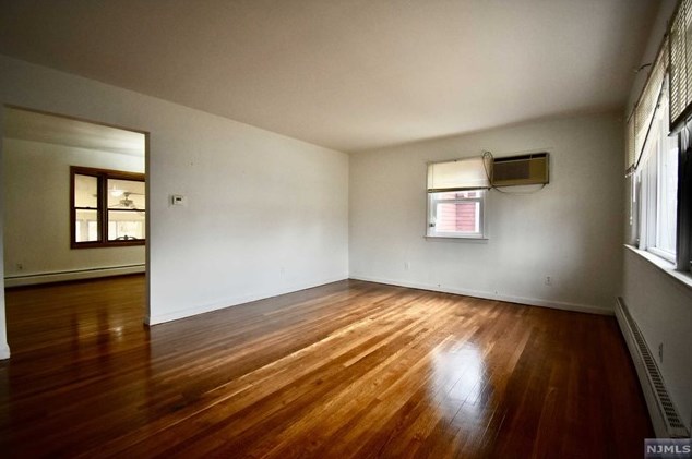685 Mabie St, N Milford, NJ 07646