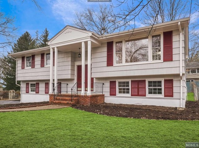 53 Academy Cir, Oakland, NJ 07436