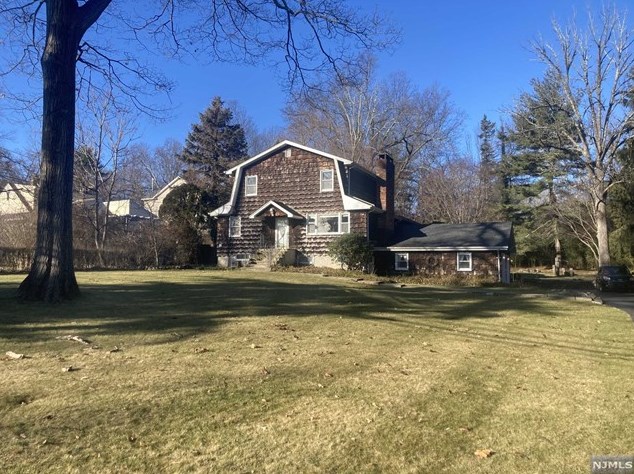 9 5th St, Park Ridge, NJ 07656-1909