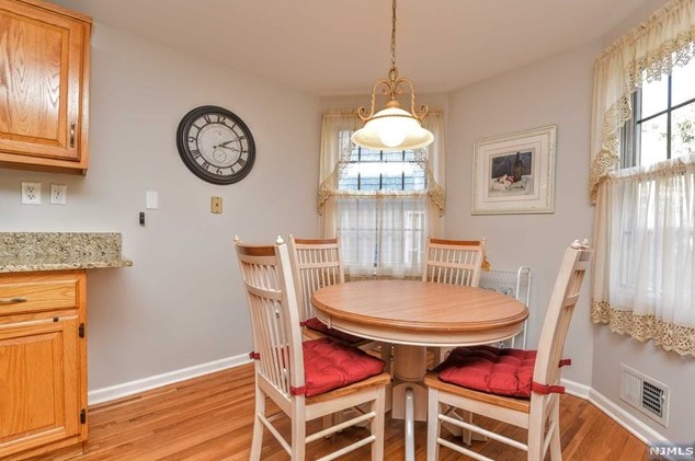 72 Tanager Ct, Wayne NJ  07470-8435 exterior