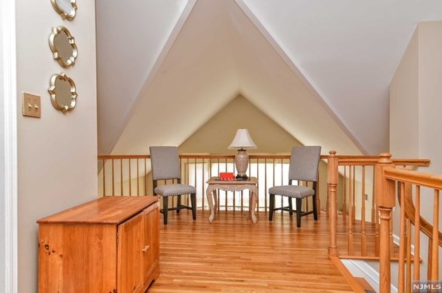 72 Tanager Ct, Wayne NJ  07470-8435 exterior