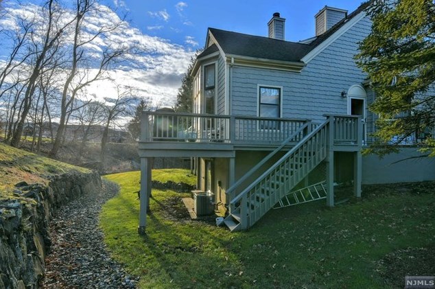 72 Tanager Ct, Wayne NJ  07470-8435 exterior