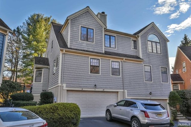 72 Tanager Ct, Wayne, NJ 07470