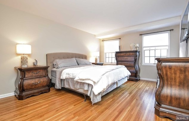 72 Tanager Ct, Wayne NJ  07470-8435 exterior