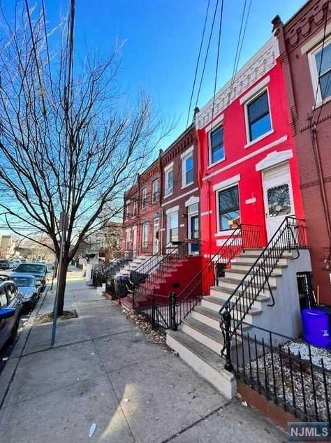 61 Union St, Jersey City, NJ 07304-2740