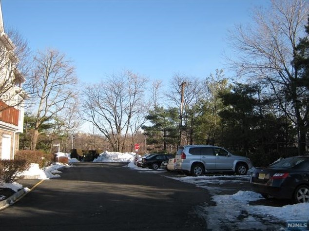 963 Westgate Dr S, West Fort Lee, NJ 07024