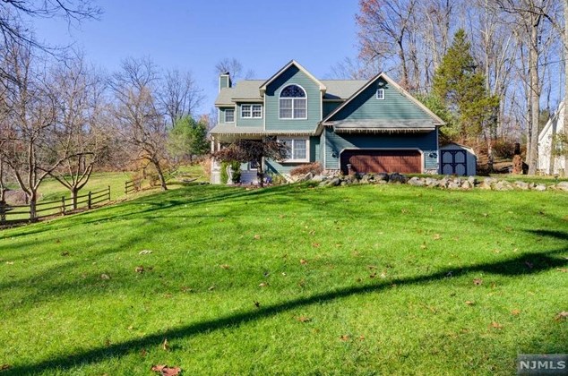 938 Homestead Dr, Fredon NJ  07860-4612 exterior