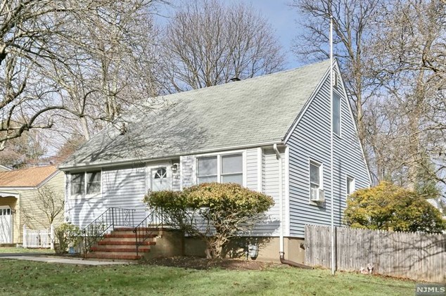 52 Conklin Ave, Hillsdale, NJ 07642-2245