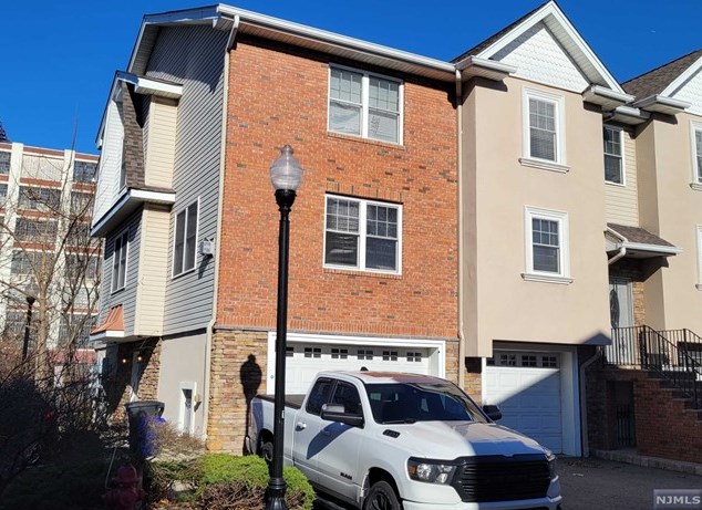 1 Michael Ln, Wallington, NJ 07057