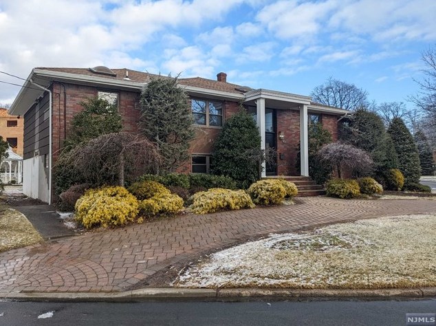 1 Skyline Dr, Englewood, NJ 07632-1815