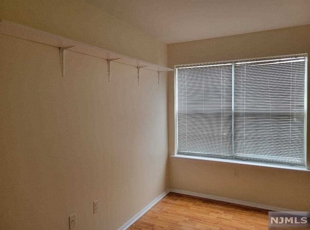 18 Garden Pl Apt 221, Edgewater, NJ 07020