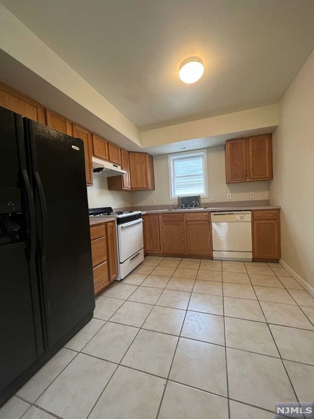 49 N 4th St, Paterson, NJ 07522