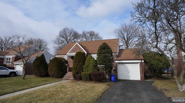 71 Danna Way, Saddle Brook, NJ 07663-4451