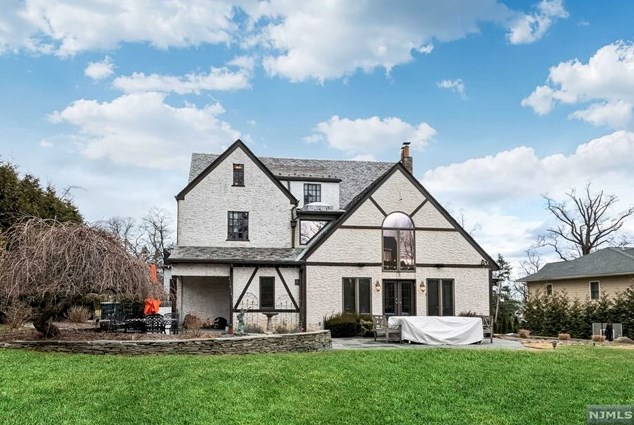302 Manor Rd, Ridgewood, NJ 07450